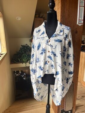 WMV Cubsim Bluebird floral flowy top.